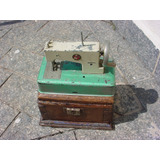 Antiga Máquina De Costura Pequena Da Marca Estrela Com Baú.