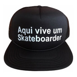 Boné Aqui Vive Um Skateboarder Aba Reta Pronta Entrega