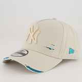 Boné New Era Mlb New York Yankees 940 Destroyed Off White
