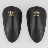 Caneleira Umbro Protection St Preta