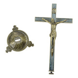 Crucifixo De Jesus Cristo No Estande De Relíquias Católicas