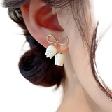 Delicado Brinco Dourado Flor Tulipa Madre-perola Strass 