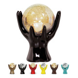 Estatueta Enfeite Decoração Mesa Sala Mãos Com Esfera Bola Cor Preto / Dourado