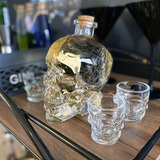 Garrafa Licoreira Whisky 750ml Crânio + 4 Copos Caveira Dose