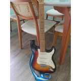 Guitarra Em Perfeito Estado De Conservação E Funcionamento.