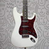 Guitarra Giannini G101 Elétrica Stratocaster Hss Branco 2 Singles 1 Humbucker Braço Em Maple Corpo Em Poplar Verniz Brilhante