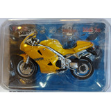 Maisto Fresh Metal 1/18: Moto Triumph Daytona 955i Dv13