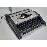 Maquina De Escrever Olivetti Anos 80 Datilografia Funciona 